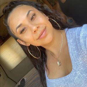 Meet your Posher, Ely